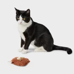 Highland Cow Cat Plush Toy - Boots & Barkley™